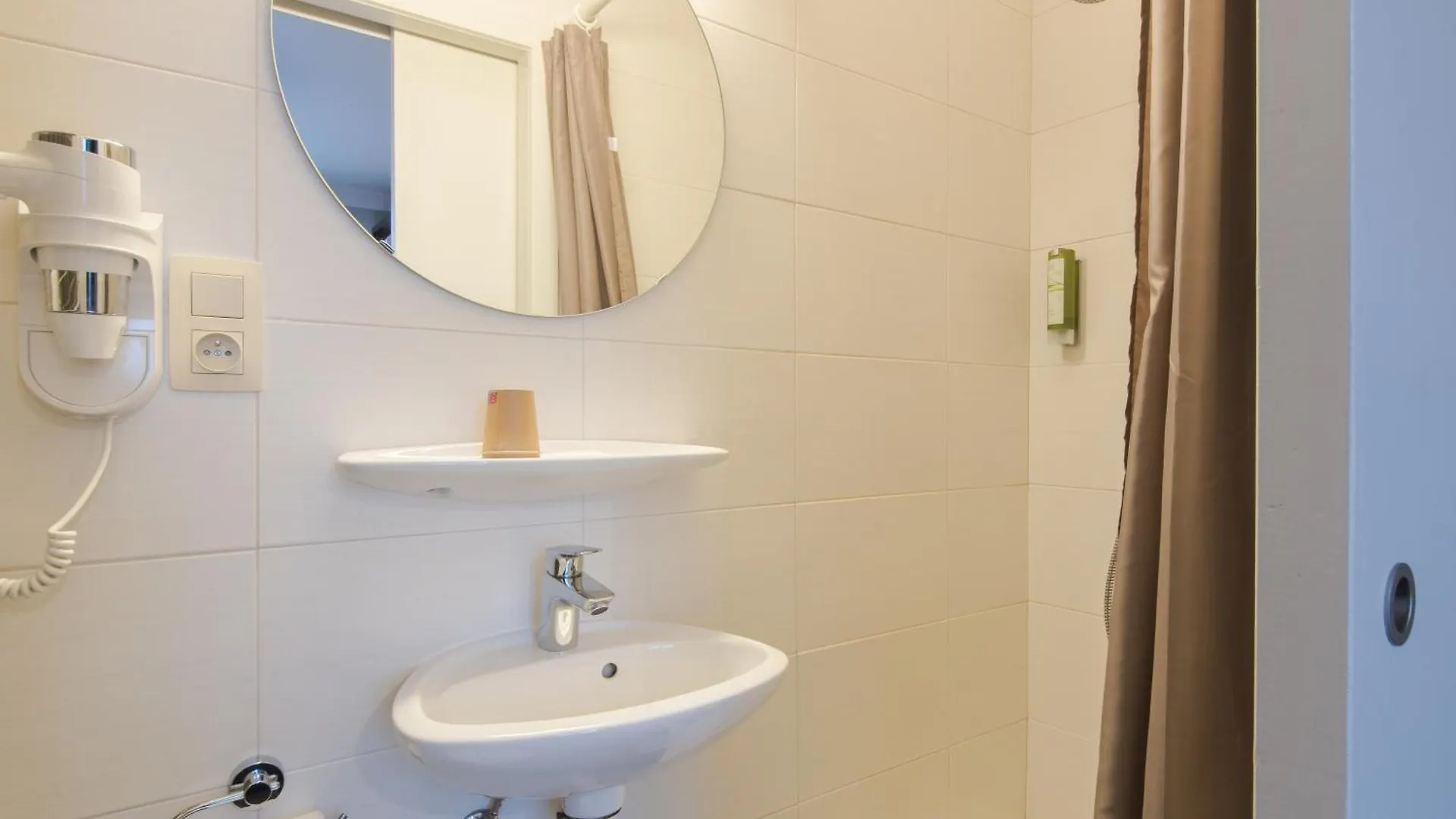 מידלקרק Hotel Kristoffel - Ontbijt Inbegrepen