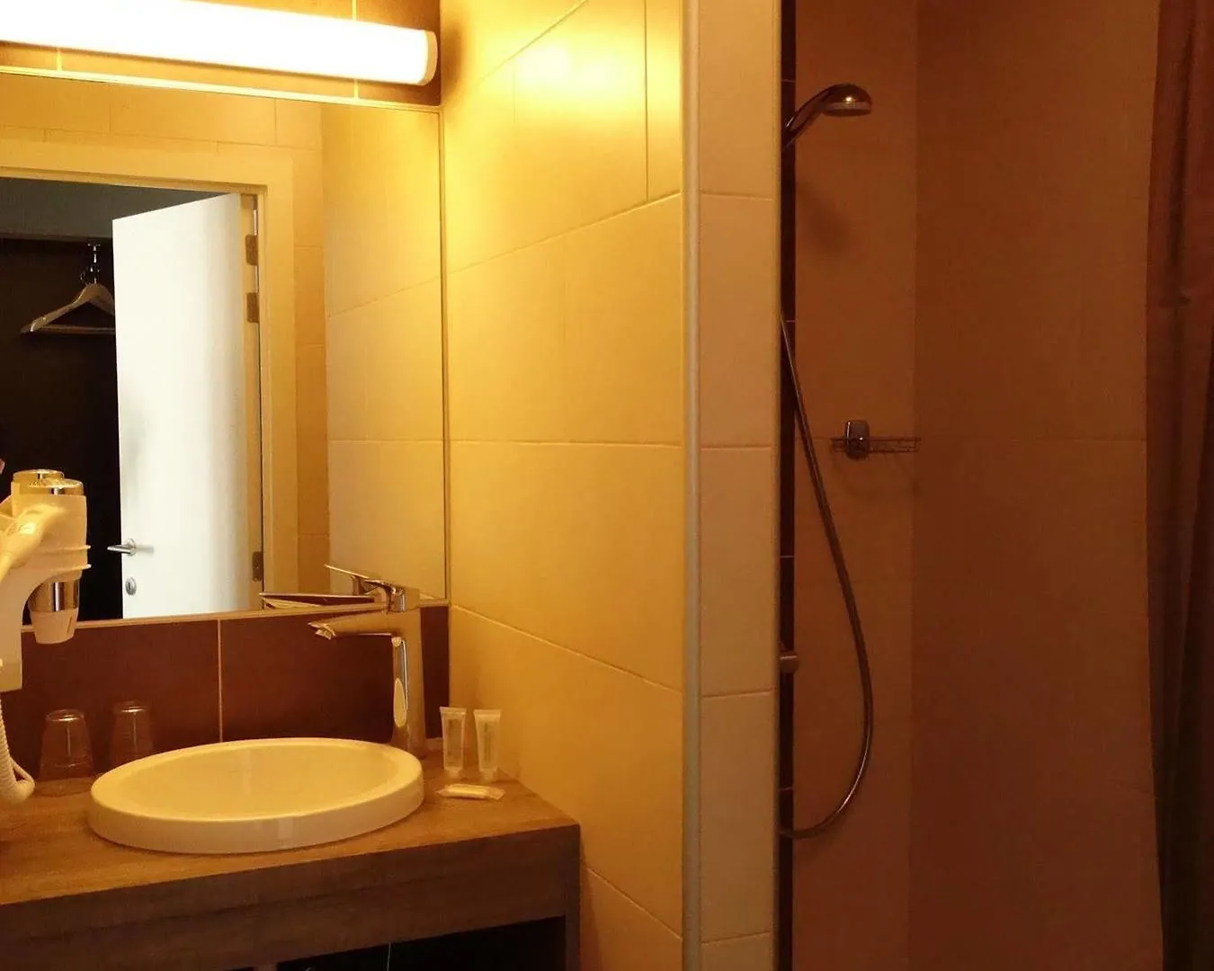 מידלקרק Hotel Kristoffel - Ontbijt Inbegrepen בלגיה