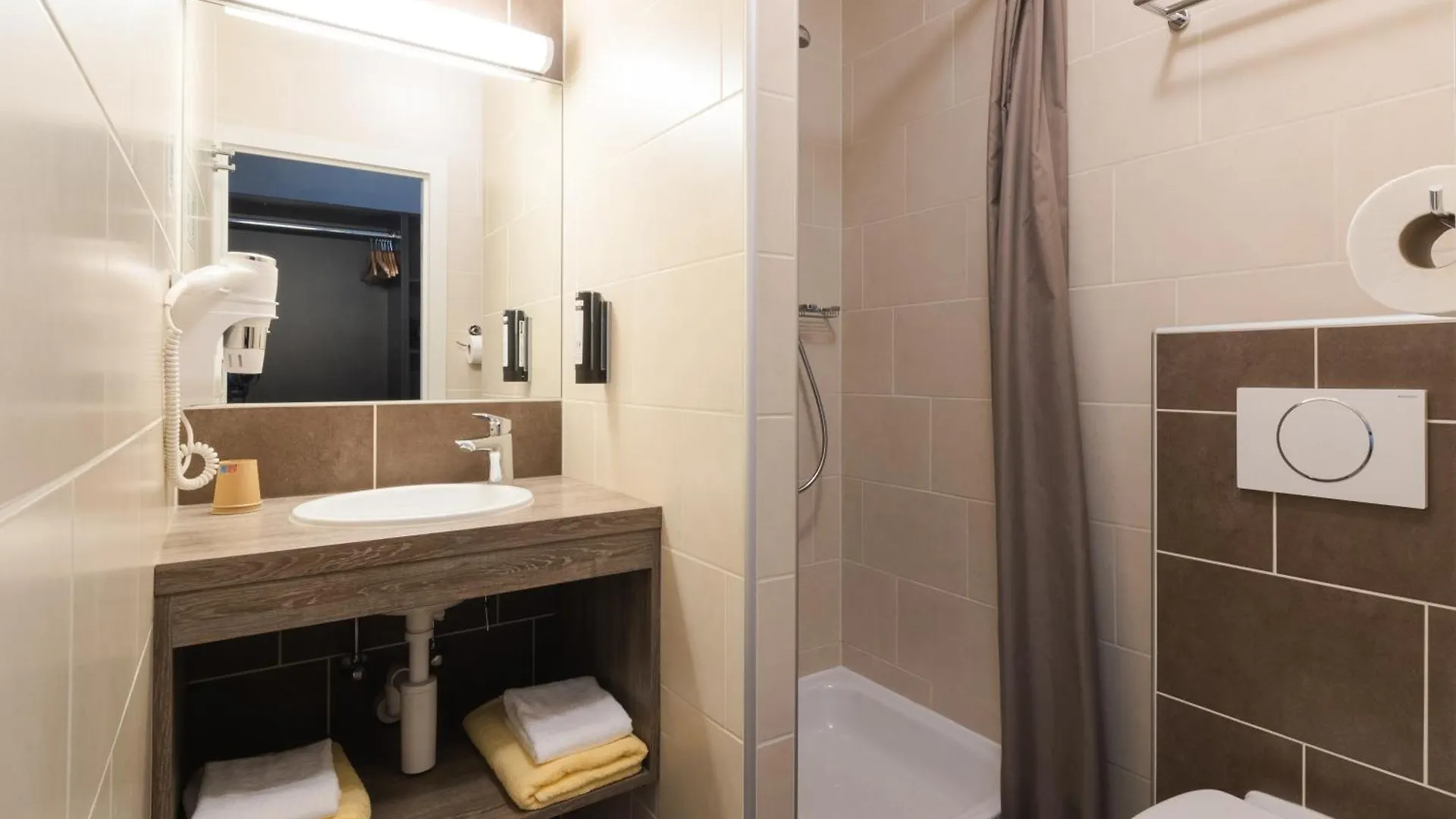 Hotel Kristoffel - Ontbijt Inbegrepen Миделкерк