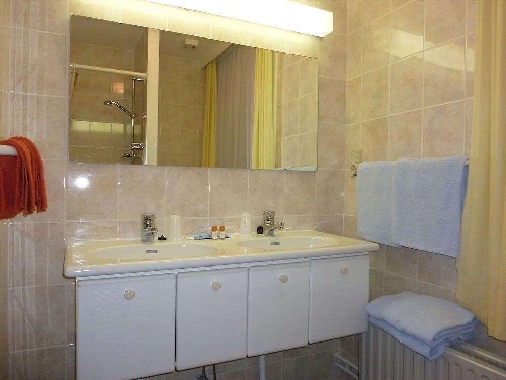 Hotel Kristoffel - Ontbijt Inbegrepen Миделкерк