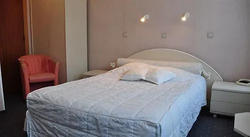Hotel Kristoffel - Ontbijt Inbegrepen Миделкерк